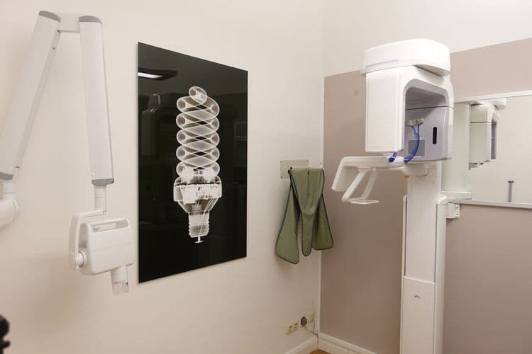 Dr. med. dent. Holger Vicari